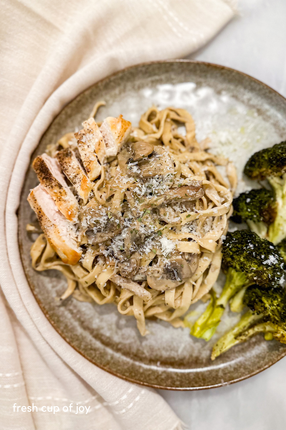 creamy chicken and mushroom pasta