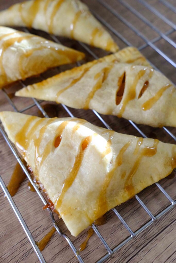 recipe for apple turnovers using pie crust​
