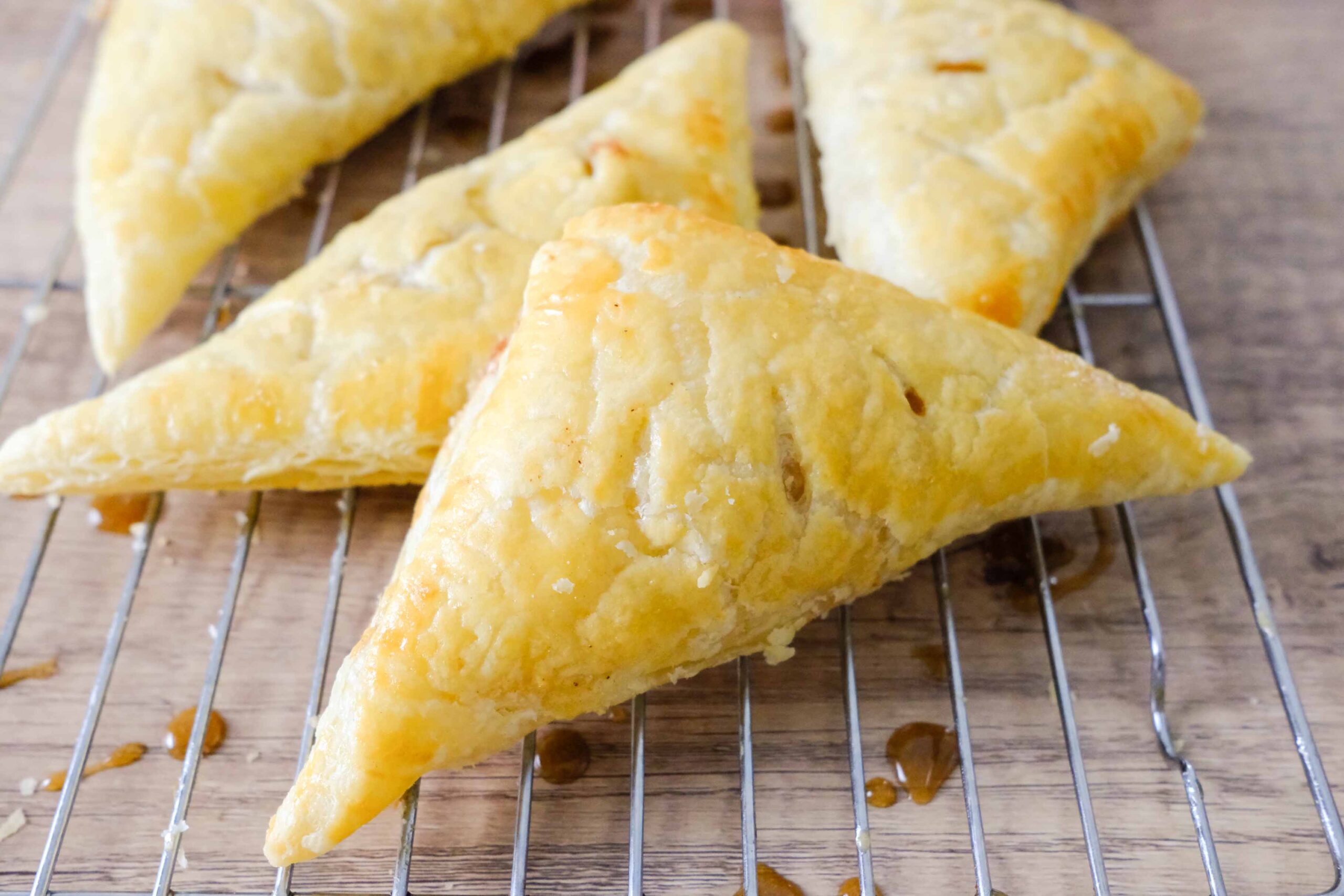 recipe for apple turnovers using puff pastry​
