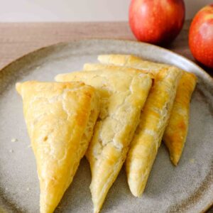 apple turnover recipe with puff pastry on a plate