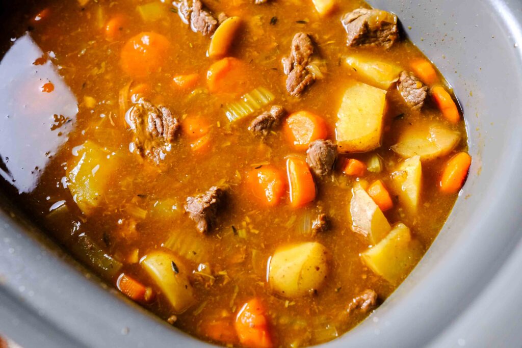 beef stew with potatoes slow cooker​