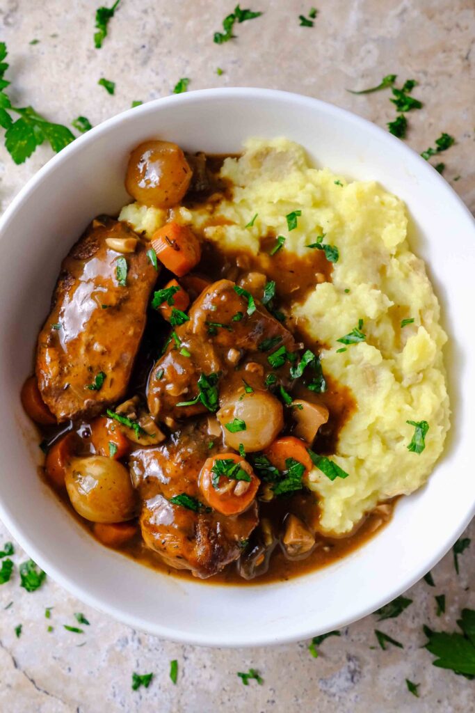 coq au vin recipe slow cooker on mashed potatoes