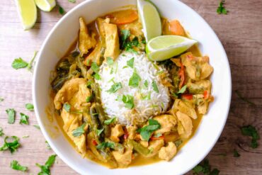 slow cooker yellow chicken curry​
