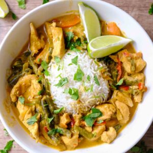 slow cooker chicken yellow curry​ on rice