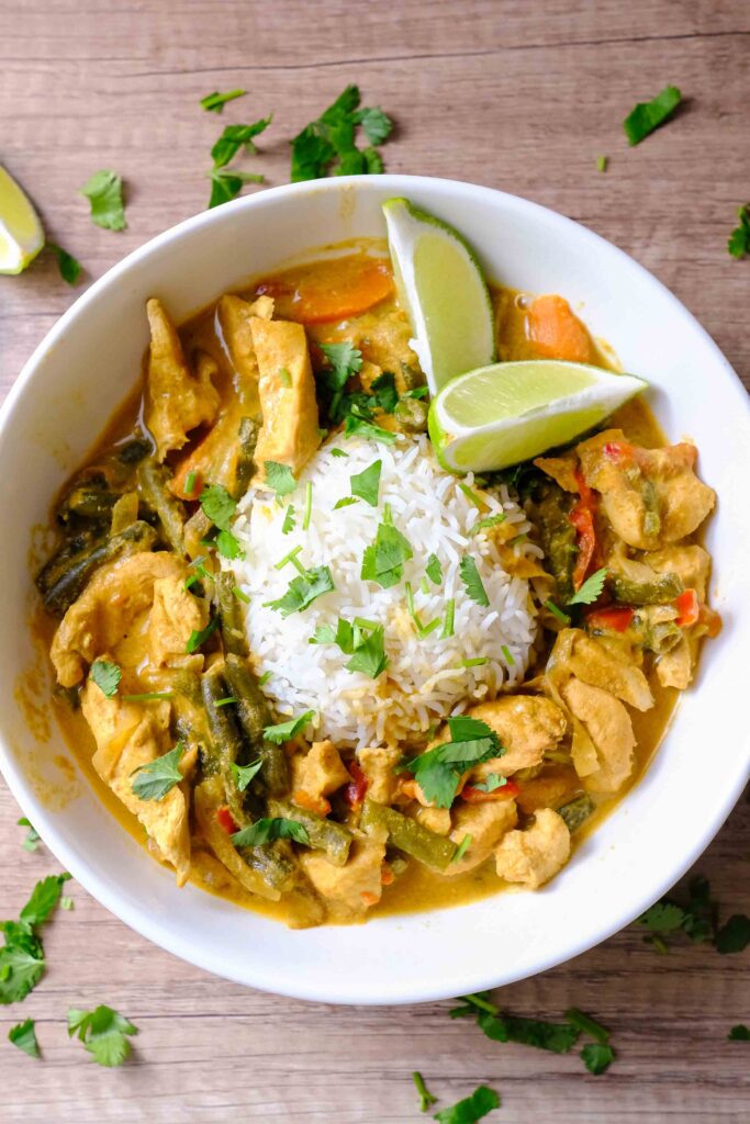 slow cooker chicken yellow curry​ on rice