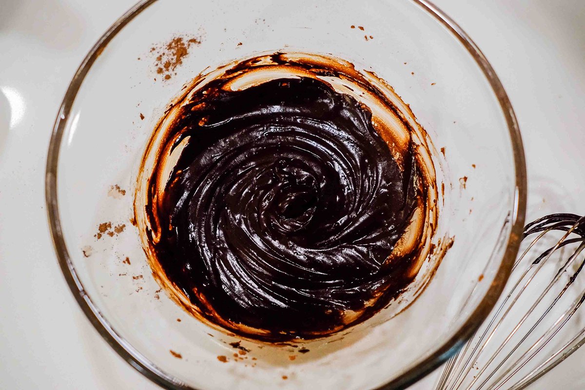 homemade melted chocolate for muddy buddy recipe, puppy chow recipe