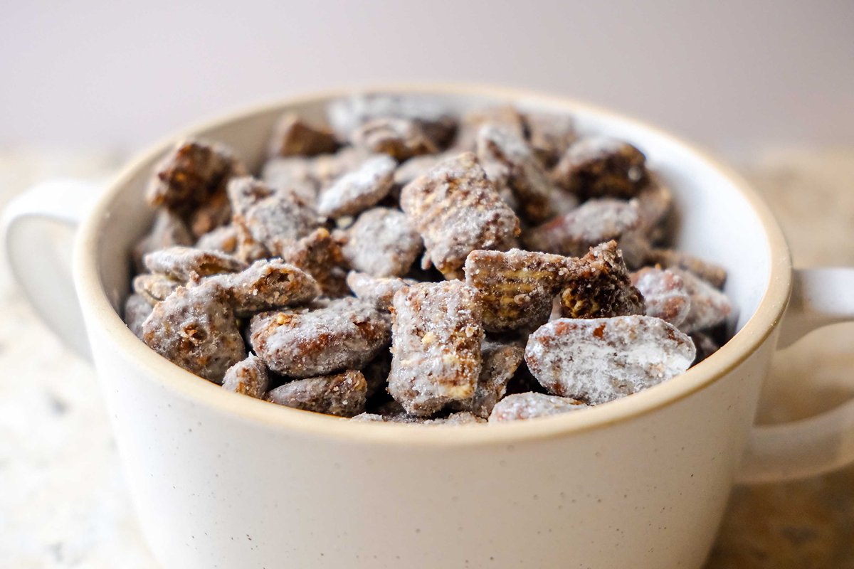 healthy muddy buddy recipe​ in a bowl